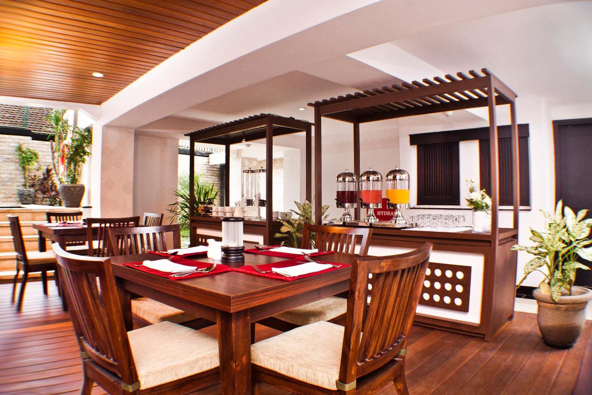Royal Regantris Kuta Hotel Kuta  Exterior photo
